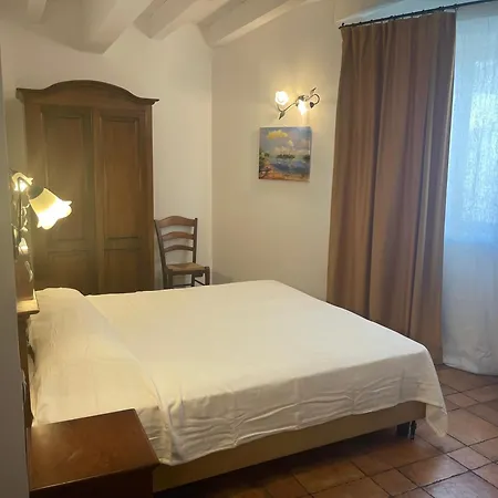 Capomulini 3 Stelle فندق أتشيريالي