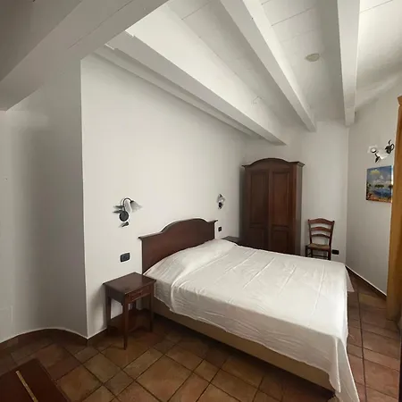 Capomulini 3 Stelle 3* أتشيريالي