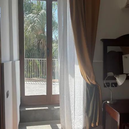Hotel Capomulini 3 Stelle 3*