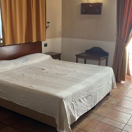 فندق Capomulini 3 Stelle أتشيريالي