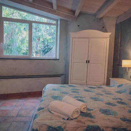 فندق Capomulini 3 Stelle أتشيريالي